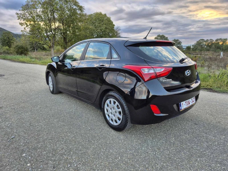 Hyundai I30 1.6 CRD 110kn, снимка 4 - Автомобили и джипове - 47414338