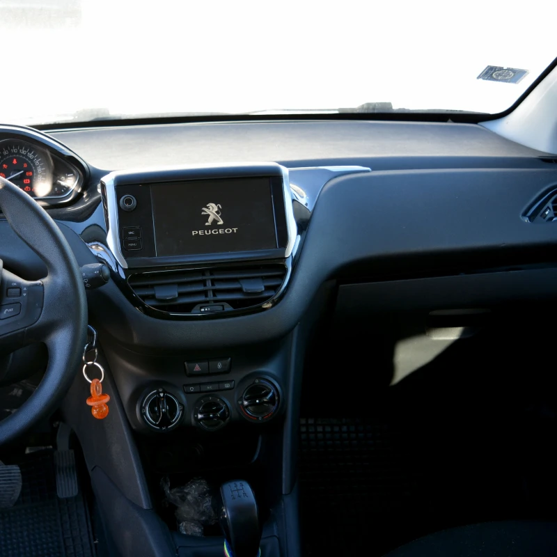 Peugeot 208 1.6 HDI, снимка 6 - Автомобили и джипове - 48412073