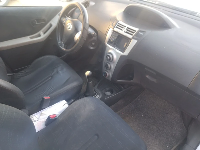 Toyota Yaris 1.0i Gaz, снимка 10 - Автомобили и джипове - 49187731