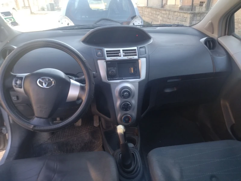 Toyota Yaris 1.0i Gaz, снимка 9 - Автомобили и джипове - 49187731