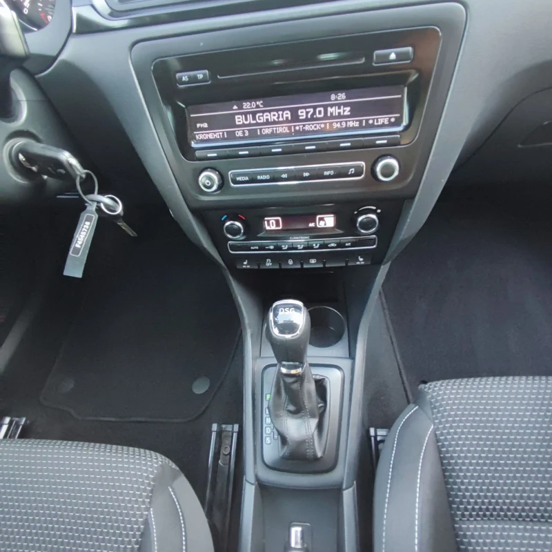 Skoda Rapid 1.6TDI* AVTOMATIK* 7 DSG* KLIMATRONIK* , снимка 10 - Автомобили и джипове - 51467358