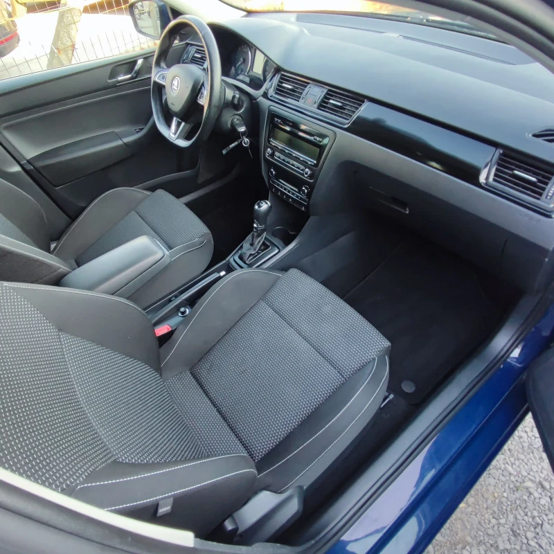Skoda Rapid 1.6TDI* AVTOMATIK* 7 DSG* KLIMATRONIK* , снимка 9 - Автомобили и джипове - 51467358