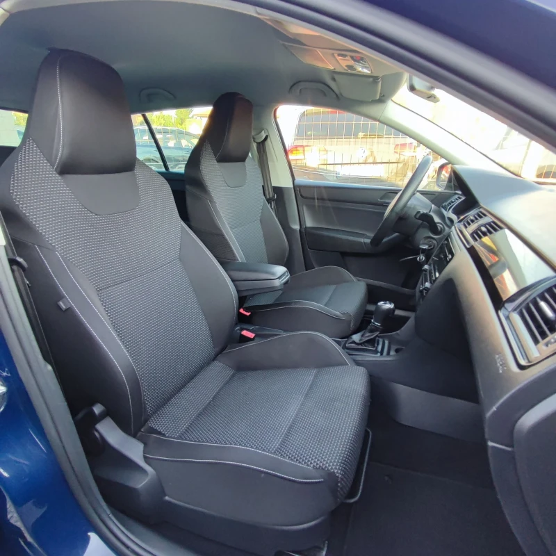 Skoda Rapid 1.6TDI* AVTOMATIK* 7 DSG* KLIMATRONIK* , снимка 8 - Автомобили и джипове - 51467358