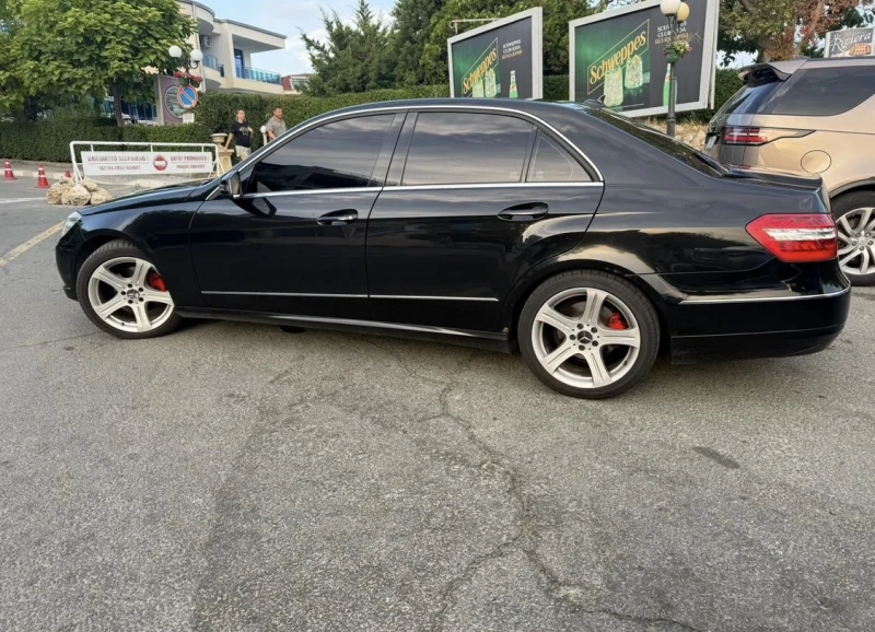 Mercedes-Benz E 220, снимка 6 - Автомобили и джипове - 52540967