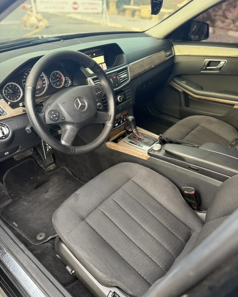 Mercedes-Benz E 220, снимка 8 - Автомобили и джипове - 52540967