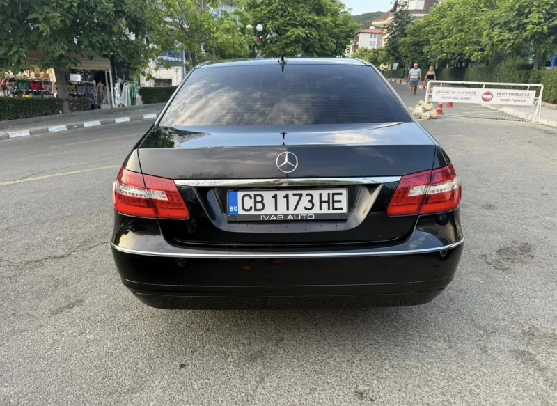 Mercedes-Benz E 220, снимка 7 - Автомобили и джипове - 52540967