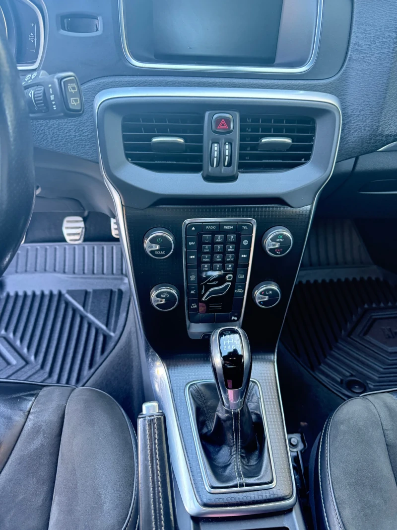 Volvo V40 R Design, снимка 7 - Автомобили и джипове - 52665497