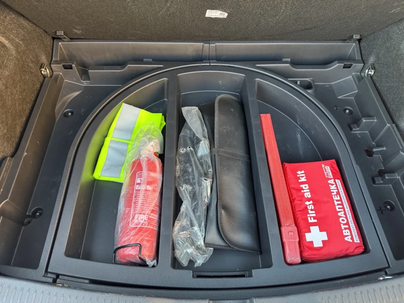 Toyota Auris 1.6 ПЪРВИ СОБСТВЕНИК, снимка 15 - Автомобили и джипове - 52849578