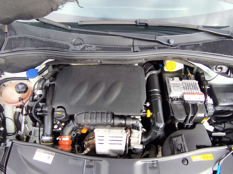 Peugeot 2008 1.2i* ALLURE* LED* EURO6B* NAVI* KLIMATRONIK* , снимка 14 - Автомобили и джипове - 53096531