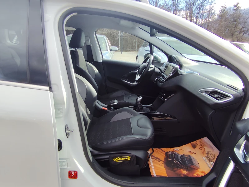Peugeot 2008 1.2i* ALLURE* LED* EURO6B* NAVI* KLIMATRONIK* , снимка 11 - Автомобили и джипове - 53096531
