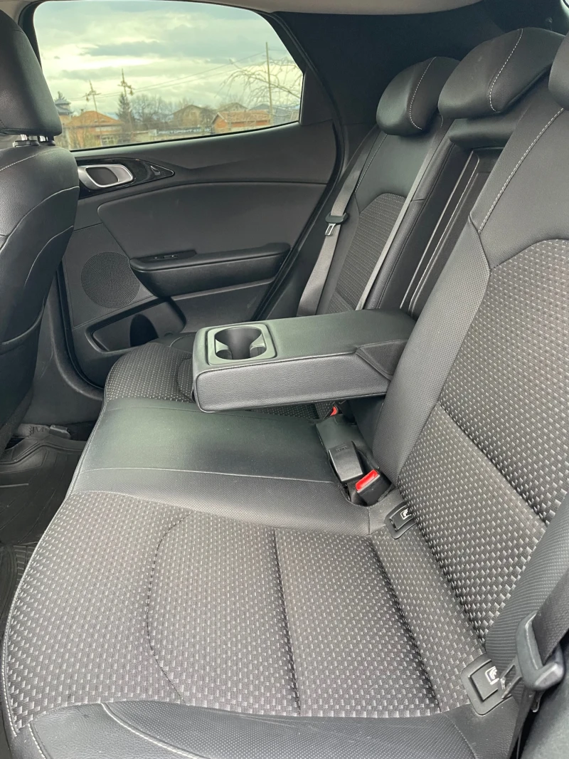Kia XCeed, снимка 13 - Автомобили и джипове - 53396324