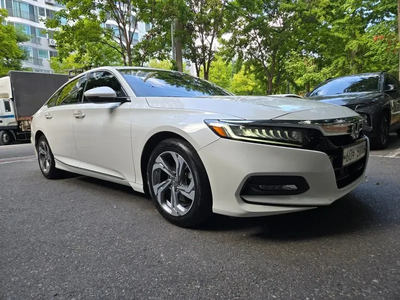 Honda Accord 1.5 Turbo, снимка 3 - Автомобили и джипове - 55985299