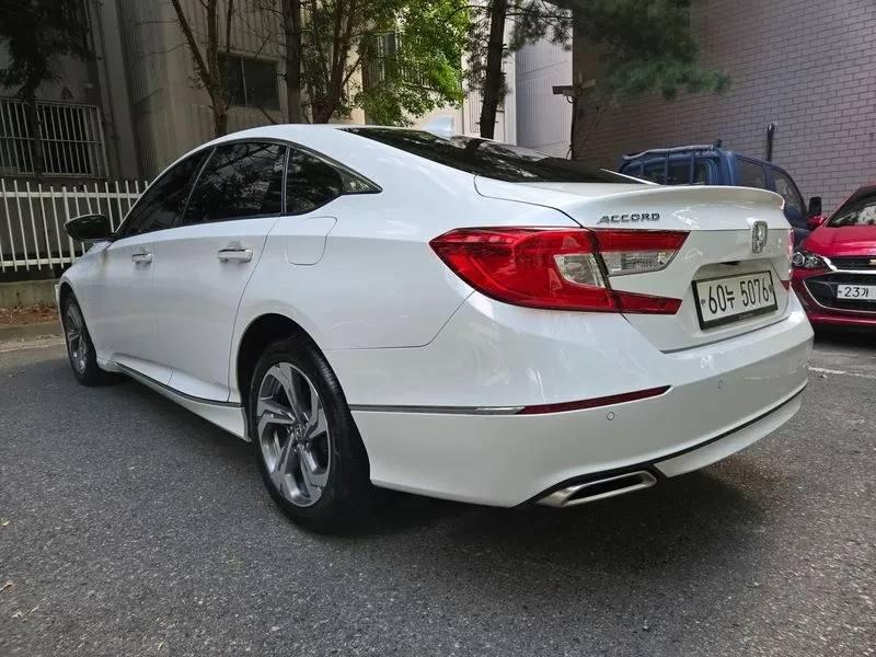 Honda Accord 1.5 Turbo, снимка 6 - Автомобили и джипове - 55985299