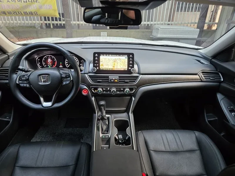 Honda Accord 1.5 Turbo, снимка 9 - Автомобили и джипове - 55985299