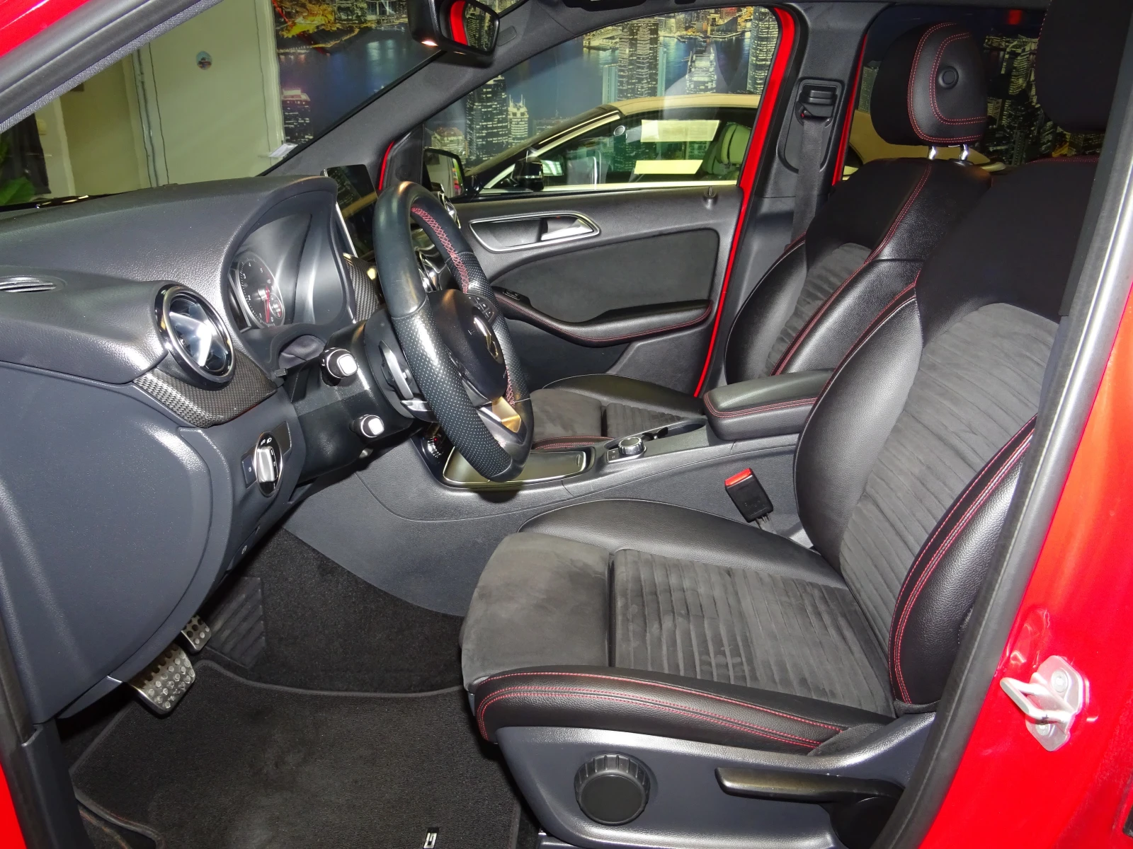 Mercedes-Benz B 220 D AMG LINE 4 MATIC 177кс - изображение 7
