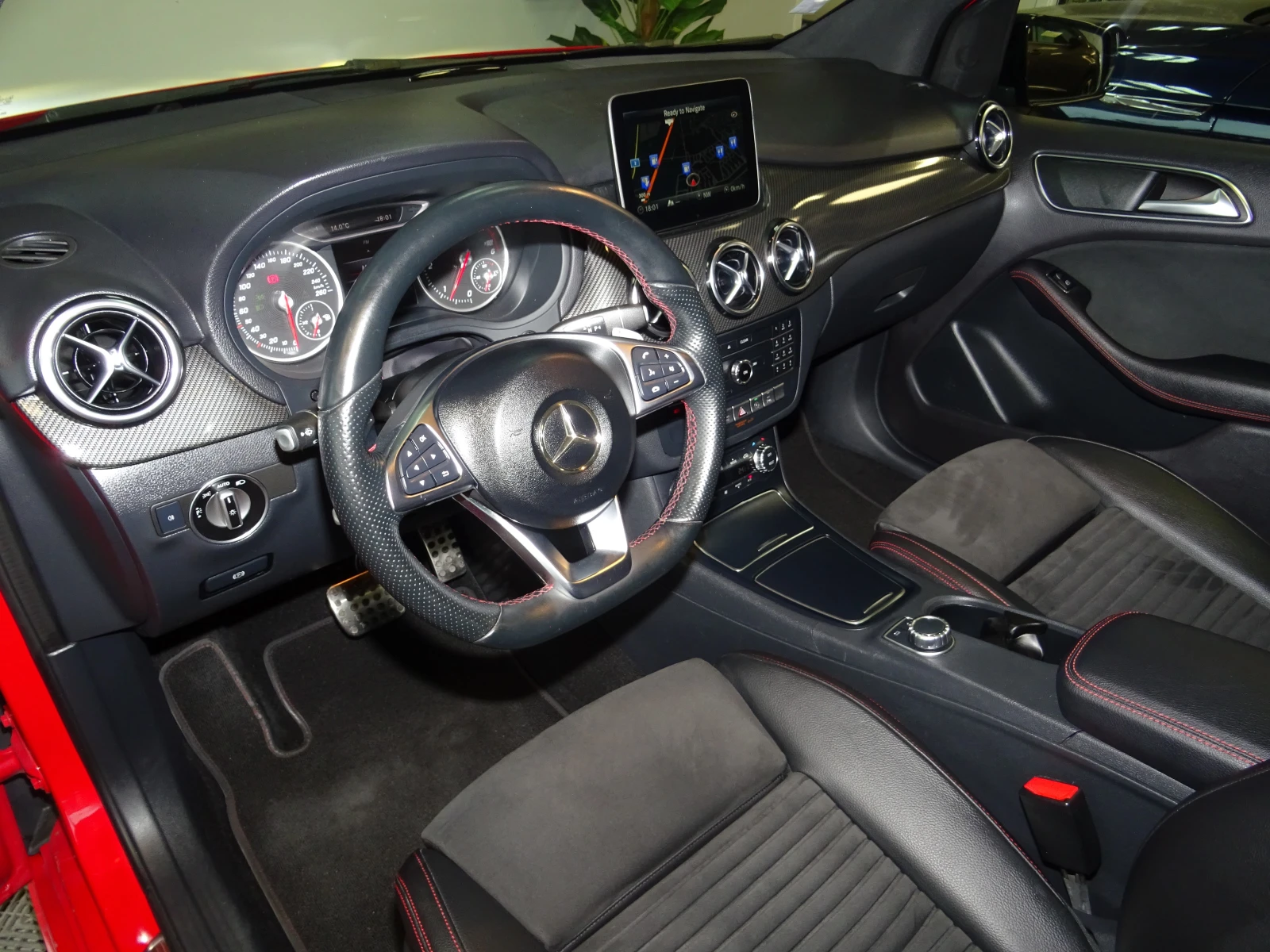 Mercedes-Benz B 220 D AMG LINE 4 MATIC 177кс - изображение 8