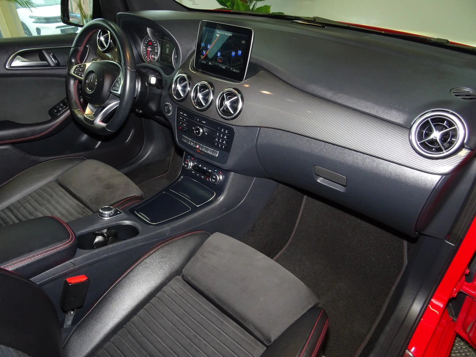 Mercedes-Benz B 220 D AMG LINE 4 MATIC 177кс - изображение 9