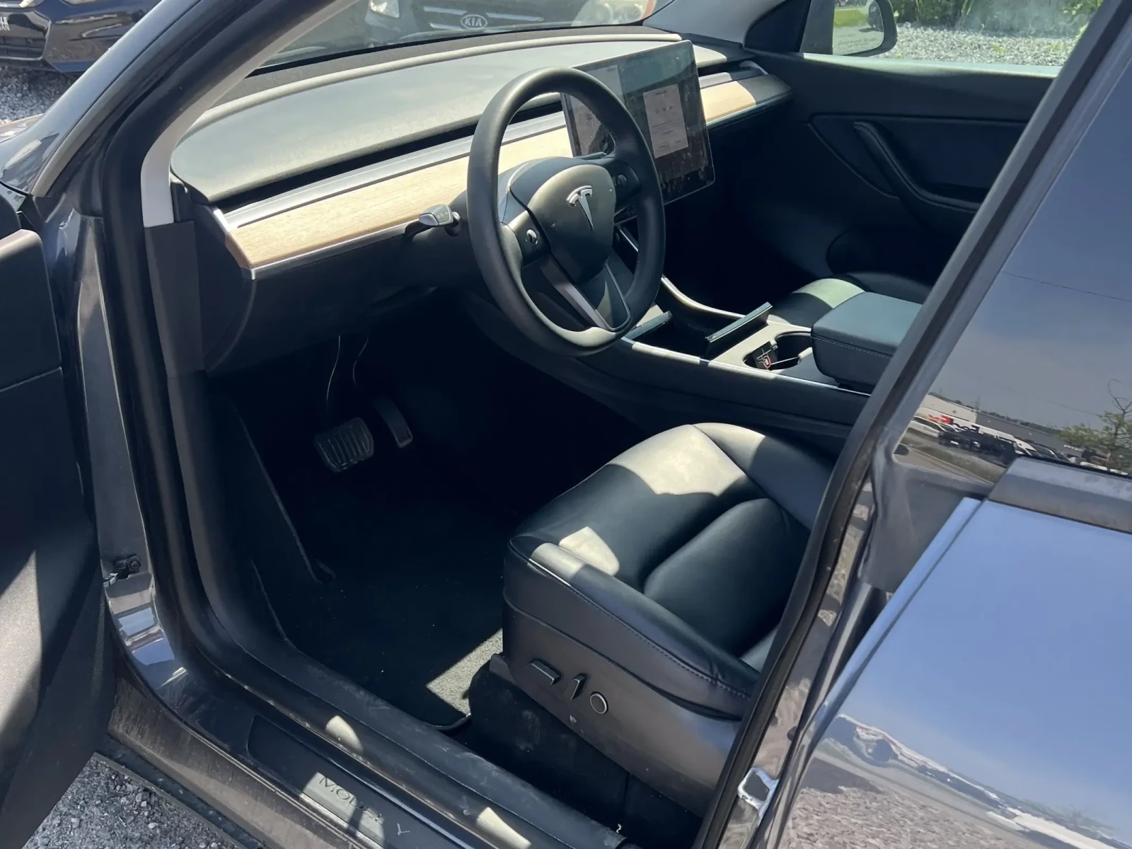 Tesla Model Y * LONG RANGE* * АвтоКредит*  - изображение 8