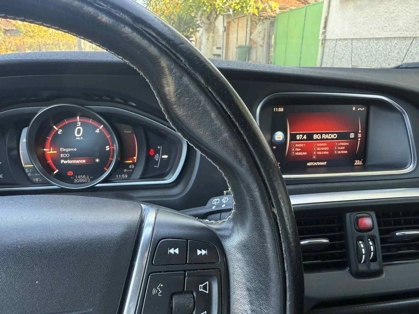 Volvo V40 R Design - изображение 10