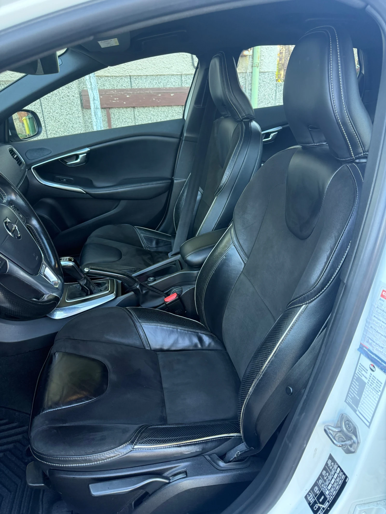 Volvo V40 R Design - изображение 8