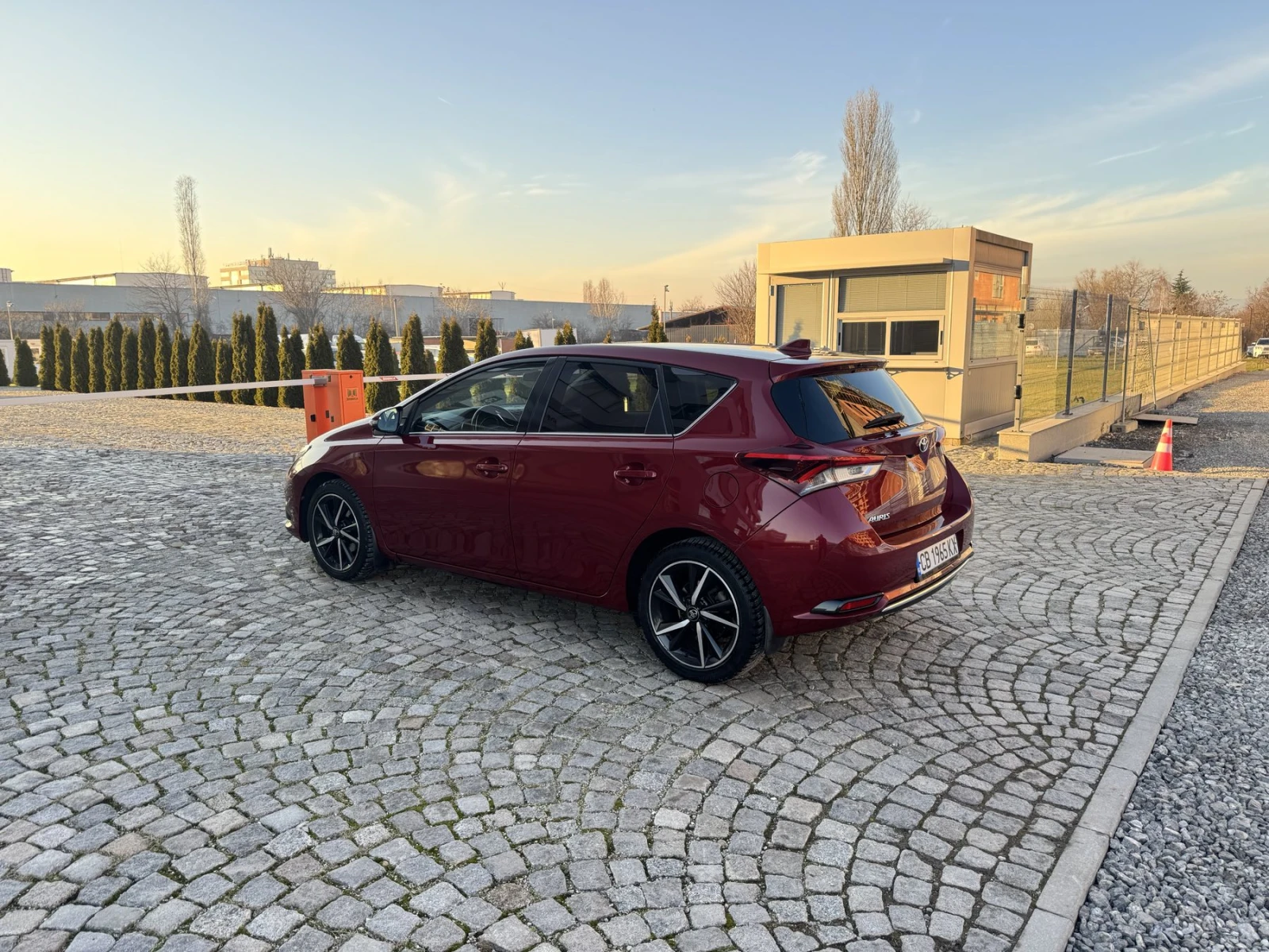 Toyota Auris 1.6 ПЪРВИ СОБСТВЕНИК - изображение 3