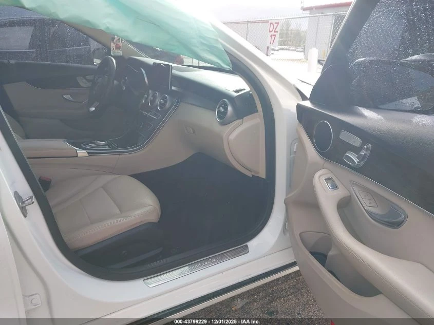 Mercedes-Benz C 300 2.0L I-4 DI, DOHC, VVT, TURBO, 241HP Rear Wheel | Mobile.bg � ����������� 11