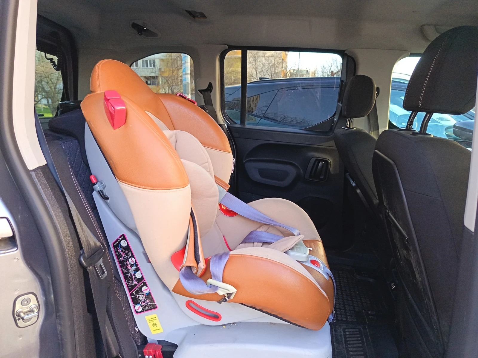 Peugeot Rifter, снимка 4 - Автомобили и джипове - 54153995