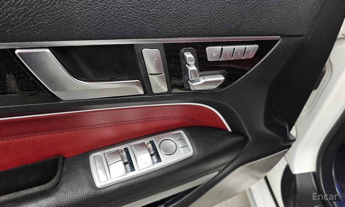 Mercedes-Benz E 400 AMG PACK* PANO* КОЖА* ПОДГРЕВ* ОБДУХВАНЕ* НАВИГАЦИ, снимка 17 - Автомобили и джипове - 54175799