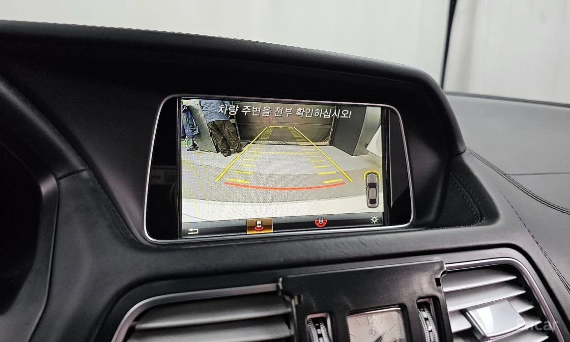 Mercedes-Benz E 400 AMG PACK* PANO* КОЖА* ПОДГРЕВ* ОБДУХВАНЕ* НАВИГАЦИ, снимка 13 - Автомобили и джипове - 54175799