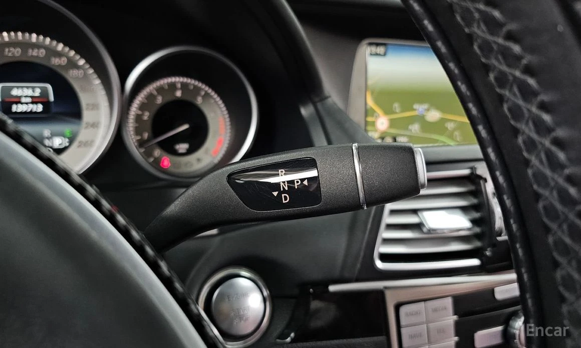 Mercedes-Benz E 400 AMG PACK* PANO* КОЖА* ПОДГРЕВ* ОБДУХВАНЕ* НАВИГАЦИ, снимка 8 - Автомобили и джипове - 54175799