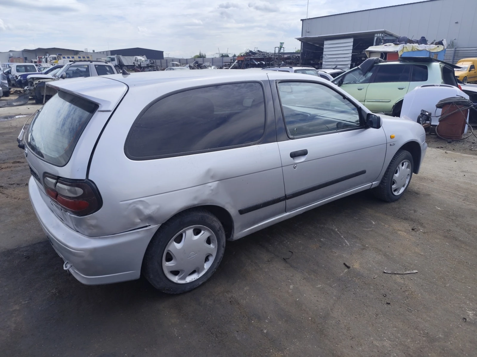 Nissan Almera 1.4, снимка 3 - Автомобили и джипове - 54482560