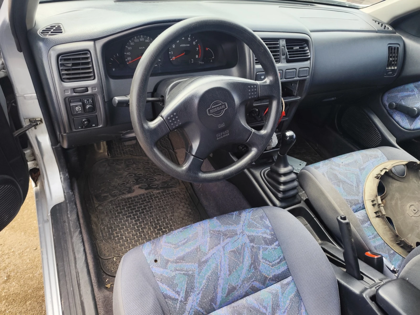 Nissan Almera 1.4, снимка 5 - Автомобили и джипове - 54482560