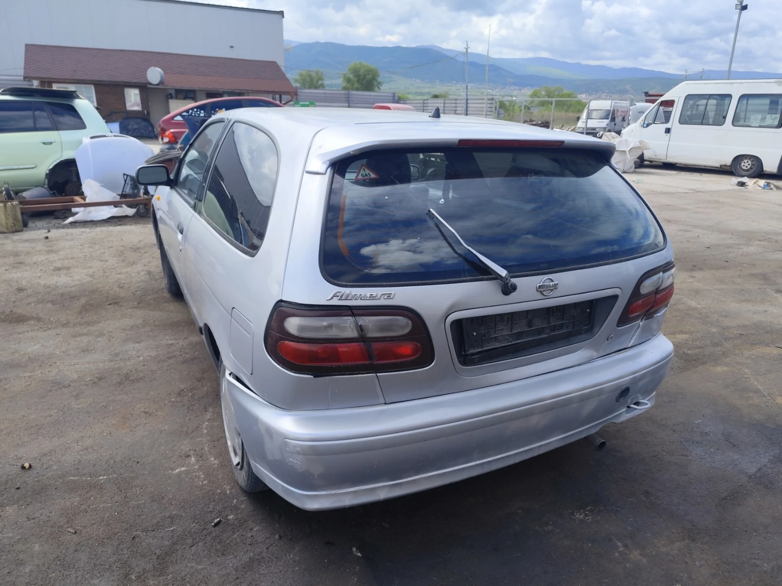 Nissan Almera 1.4, снимка 4 - Автомобили и джипове - 54482560