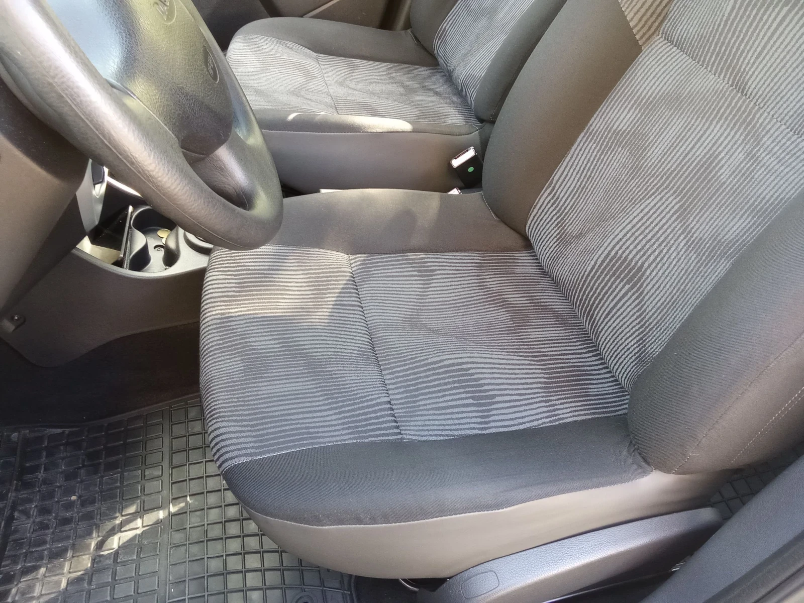 Dacia Sandero 1.6 бензин , снимка 7 - Автомобили и джипове - 54752439