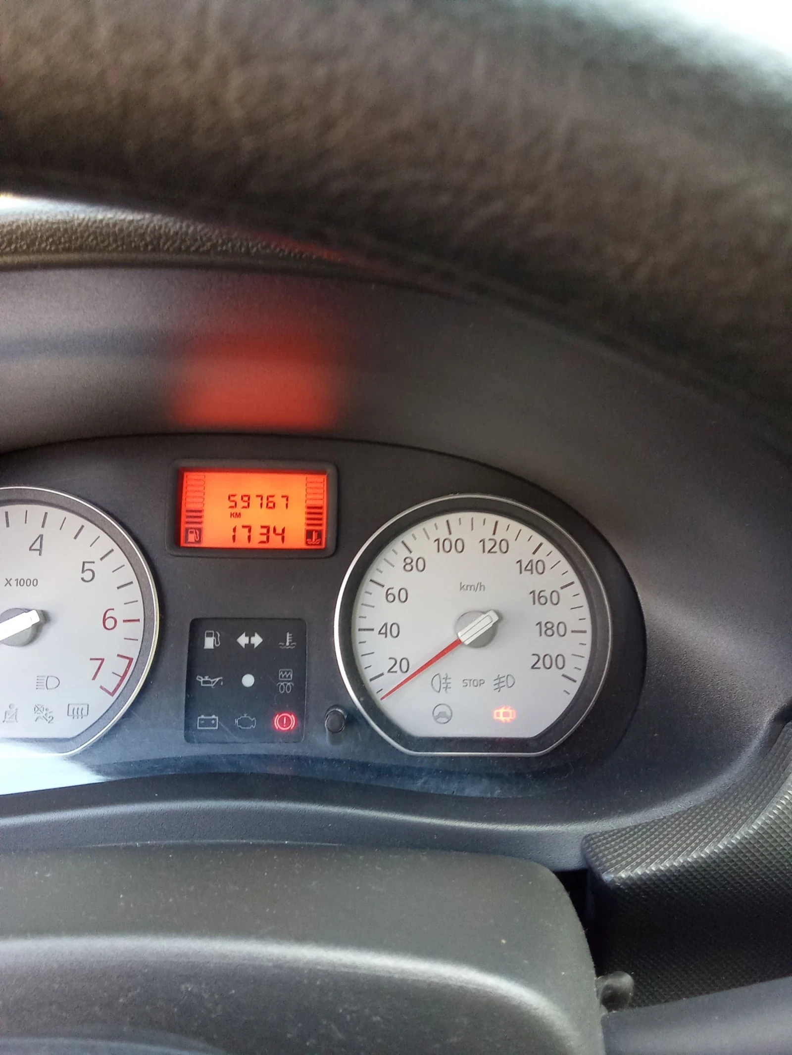 Dacia Sandero 1.6 бензин , снимка 5 - Автомобили и джипове - 54752439
