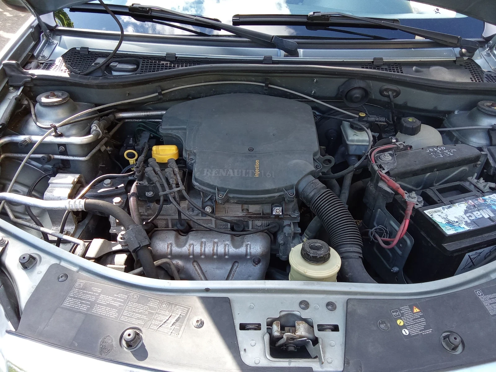 Dacia Sandero 1.6 бензин , снимка 14 - Автомобили и джипове - 54752439