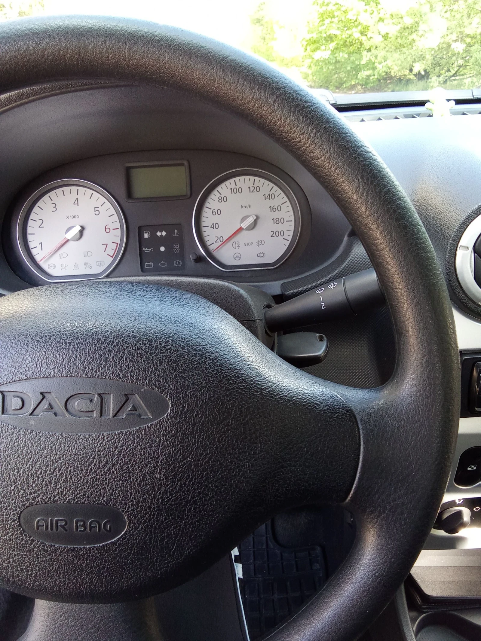 Dacia Sandero 1.6 бензин , снимка 10 - Автомобили и джипове - 54752439