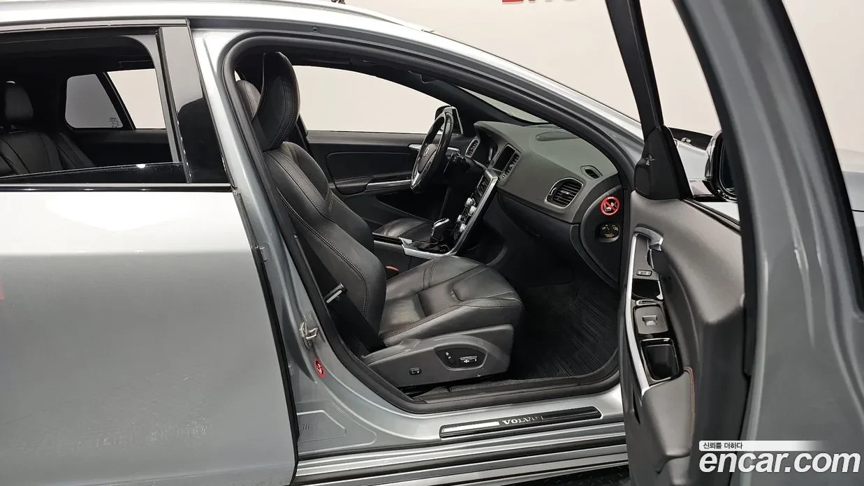 Volvo V60 Cross Country T5 AWD, снимка 6 - Автомобили и джипове - 54793971