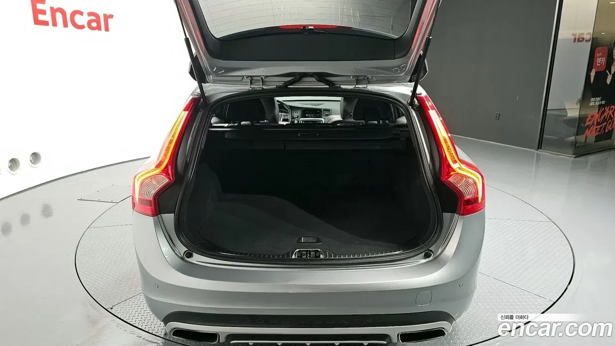 Volvo V60 Cross Country T5 AWD, снимка 11 - Автомобили и джипове - 54793971