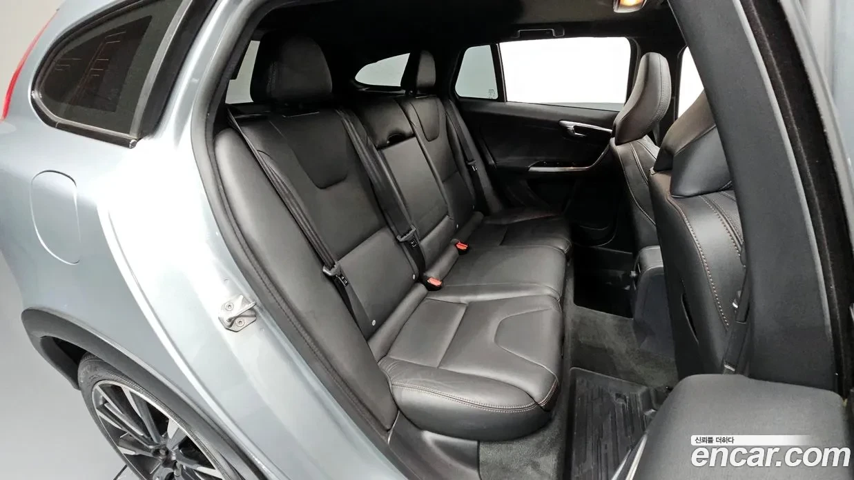 Volvo V60 Cross Country T5 AWD, снимка 15 - Автомобили и джипове - 54793971