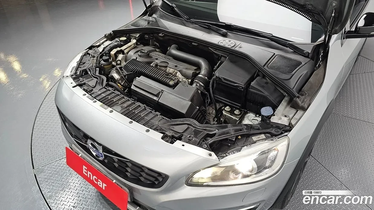 Volvo V60 Cross Country T5 AWD, снимка 5 - Автомобили и джипове - 54793971