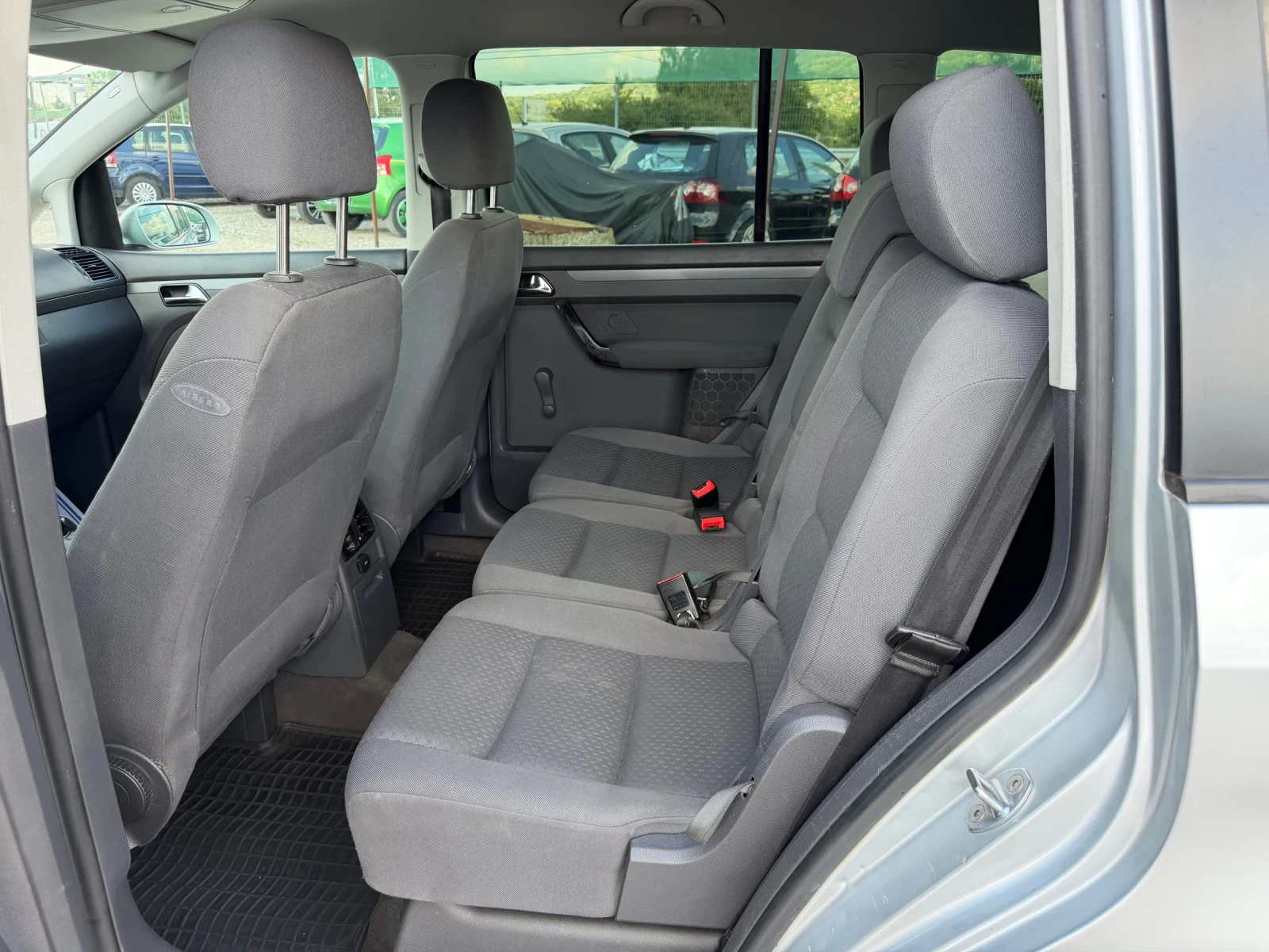 VW Touran 1.9TDI-101-7 МЕСТЕН, снимка 11 - Автомобили и джипове - 54971749