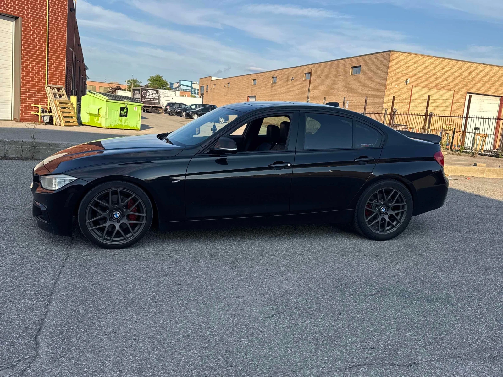 BMW 335 i / Harman Kardon / CARFAX/ АВТОКРЕДИТ , снимка 2 - Автомобили и джипове - 55812361