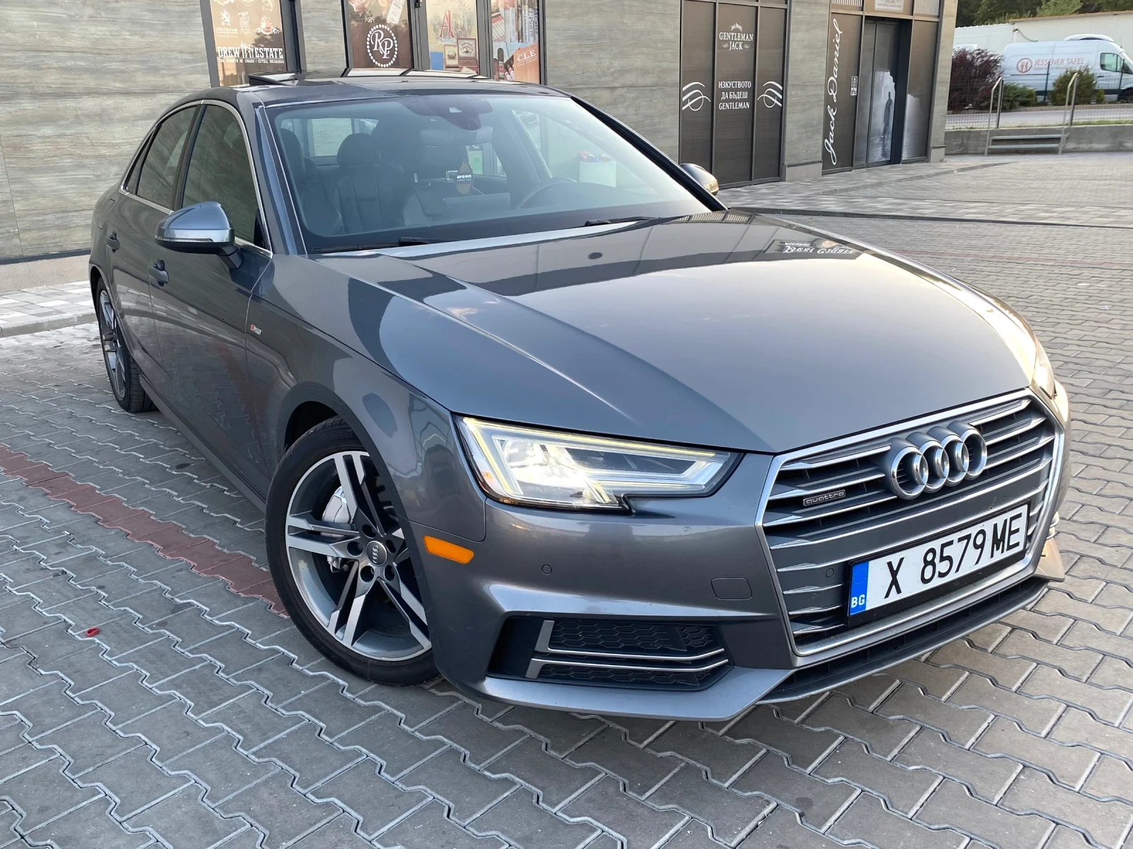 Audi A4 2018 2.0T S-Line пакет
