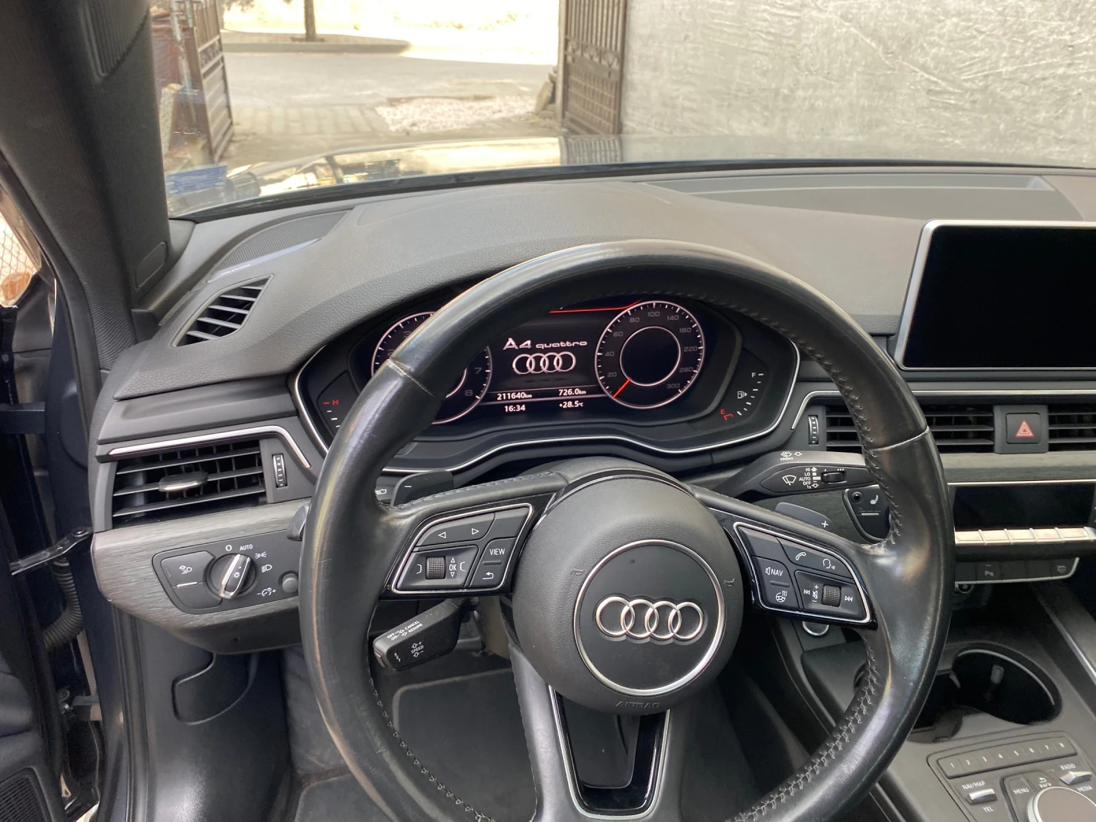 Audi A4 2018 Audi A4 2.0T S-Line пакет, снимка 11 - Автомобили и джипове - 56103856