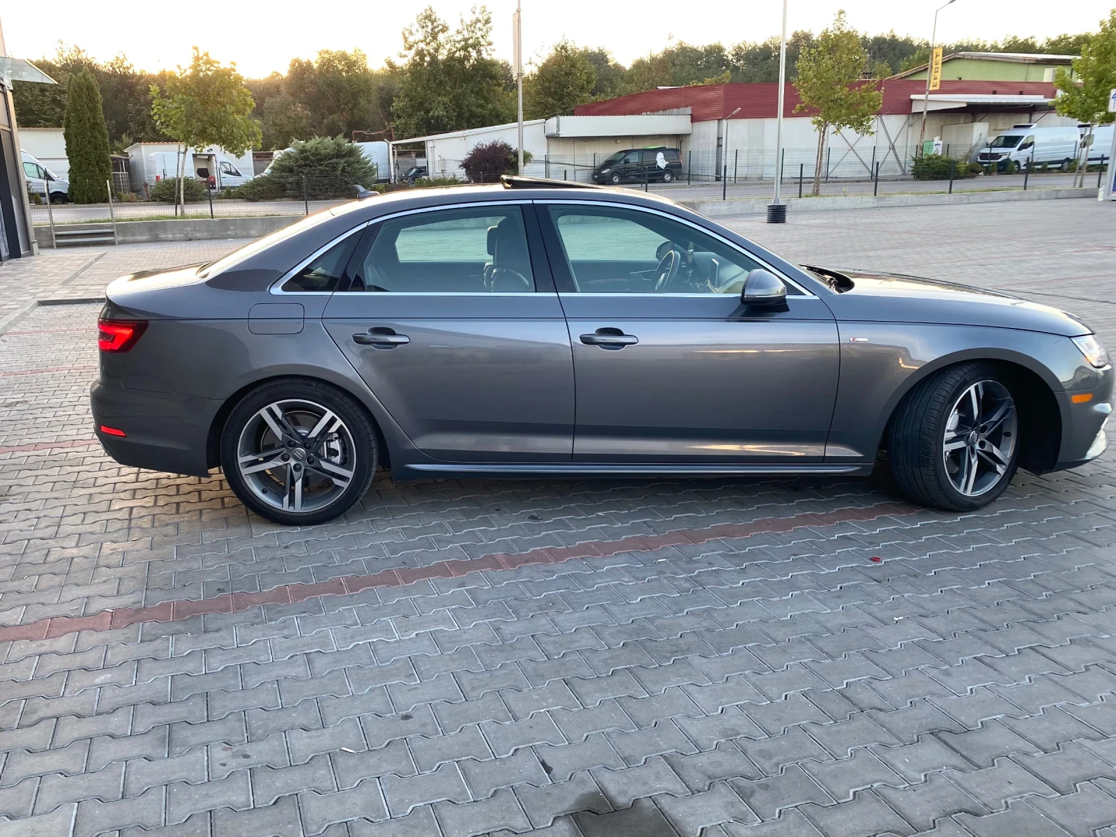 Audi A4 2018 2.0T S-Line пакет, снимка 4 - Автомобили и джипове - 56103856