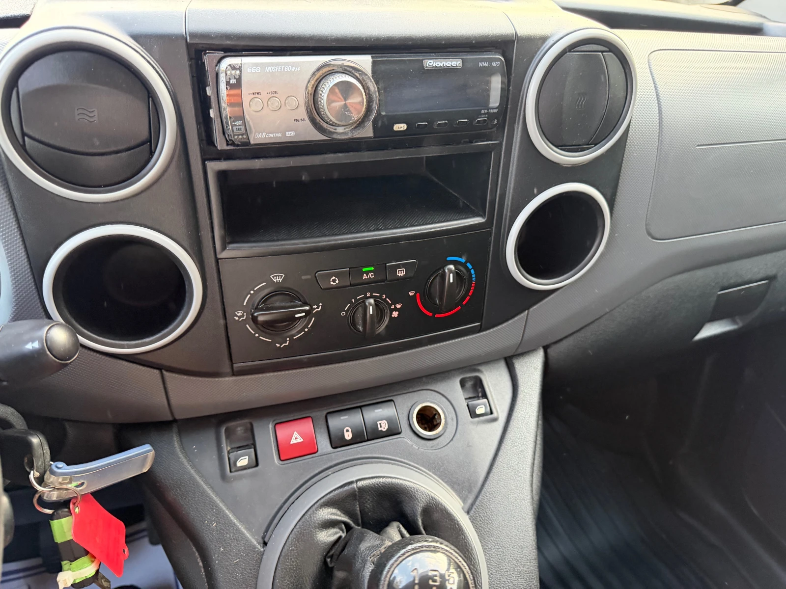 Peugeot Partner, снимка 8 - Автомобили и джипове - 56288803