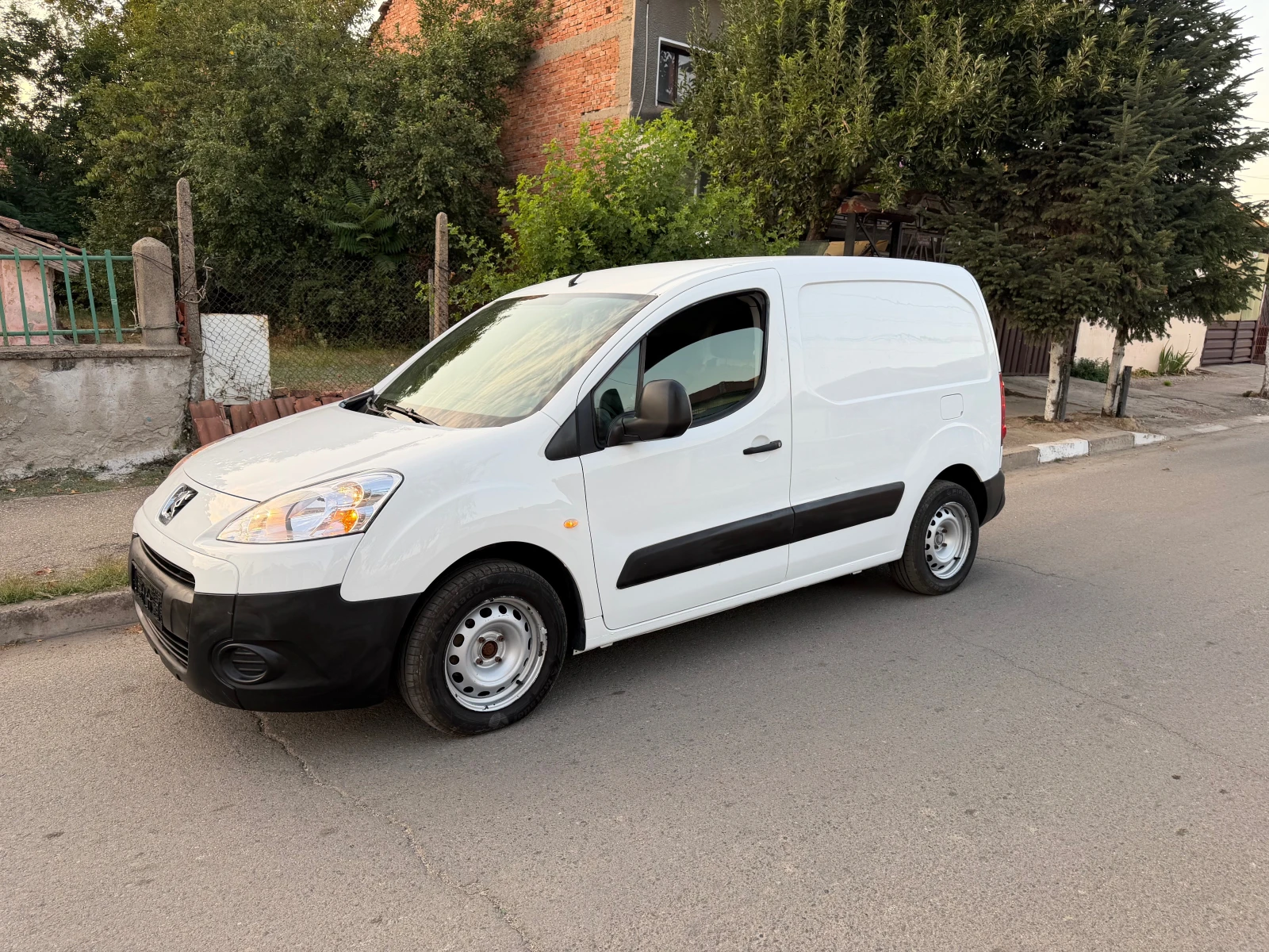 Peugeot Partner, снимка 2 - Автомобили и джипове - 56288803
