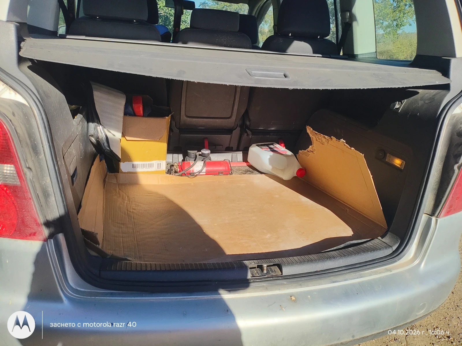 VW Touran 1.9, снимка 2 - Автомобили и джипове - 56347391