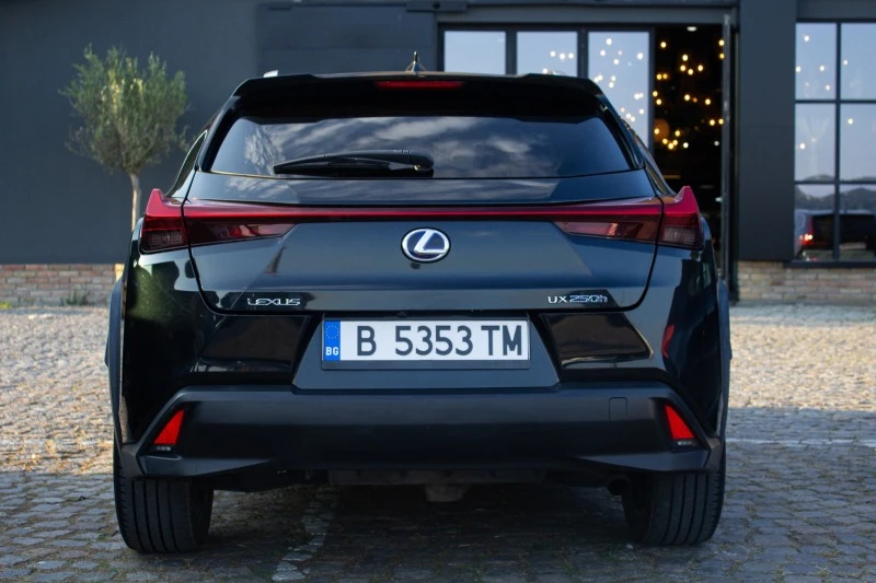 Lexus UX 250h, снимка 5 - Автомобили и джипове - 47434836